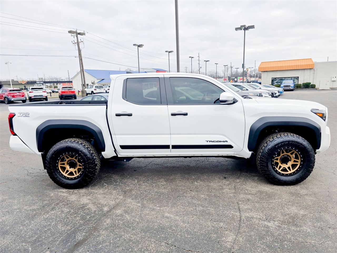 Toyota Tacoma 4WD  2024
