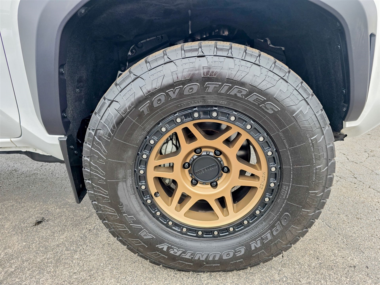 Toyota Tacoma 4WD  2024