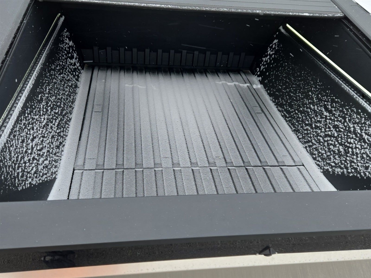 Tesla Cybertruck  2025