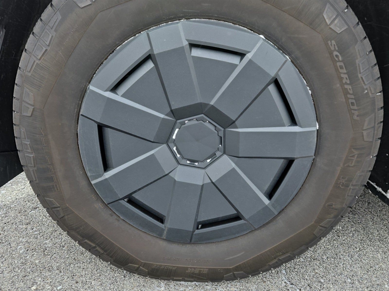 Tesla Cybertruck  2025