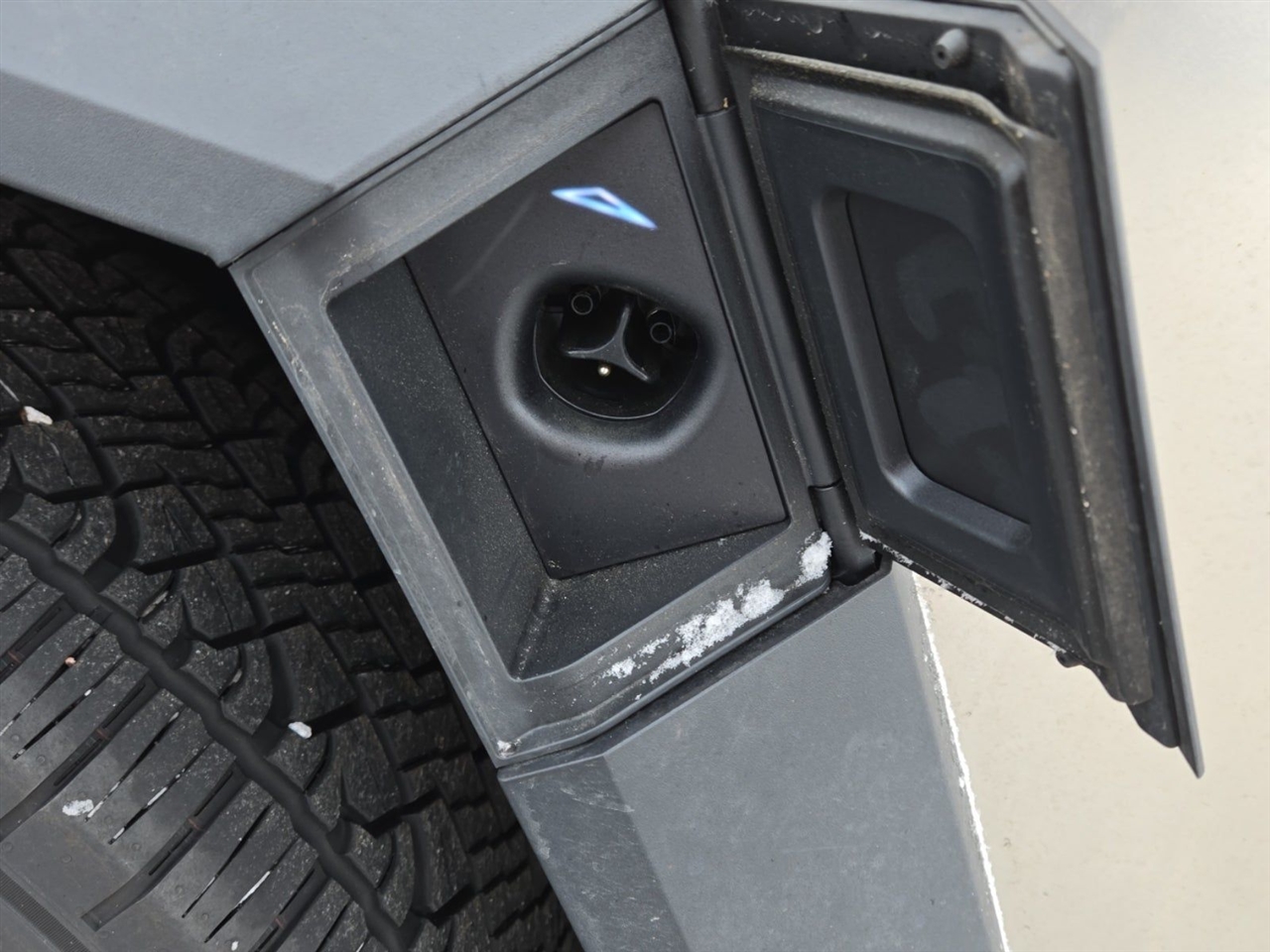 Tesla Cybertruck  2025