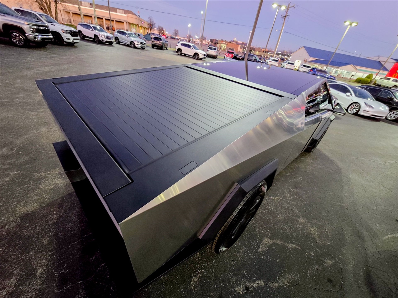 Tesla Cybertruck  2025