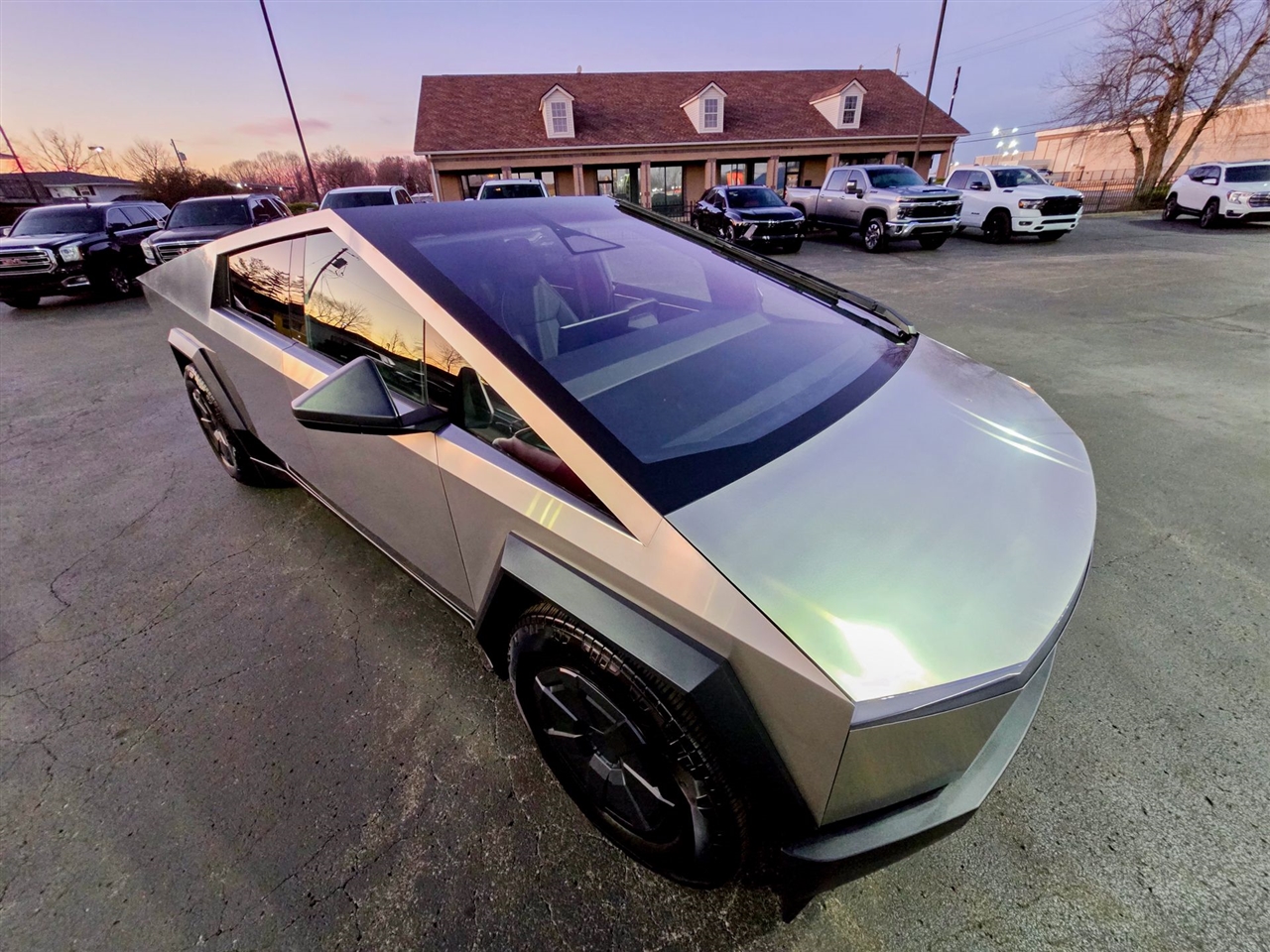 Tesla Cybertruck  2025