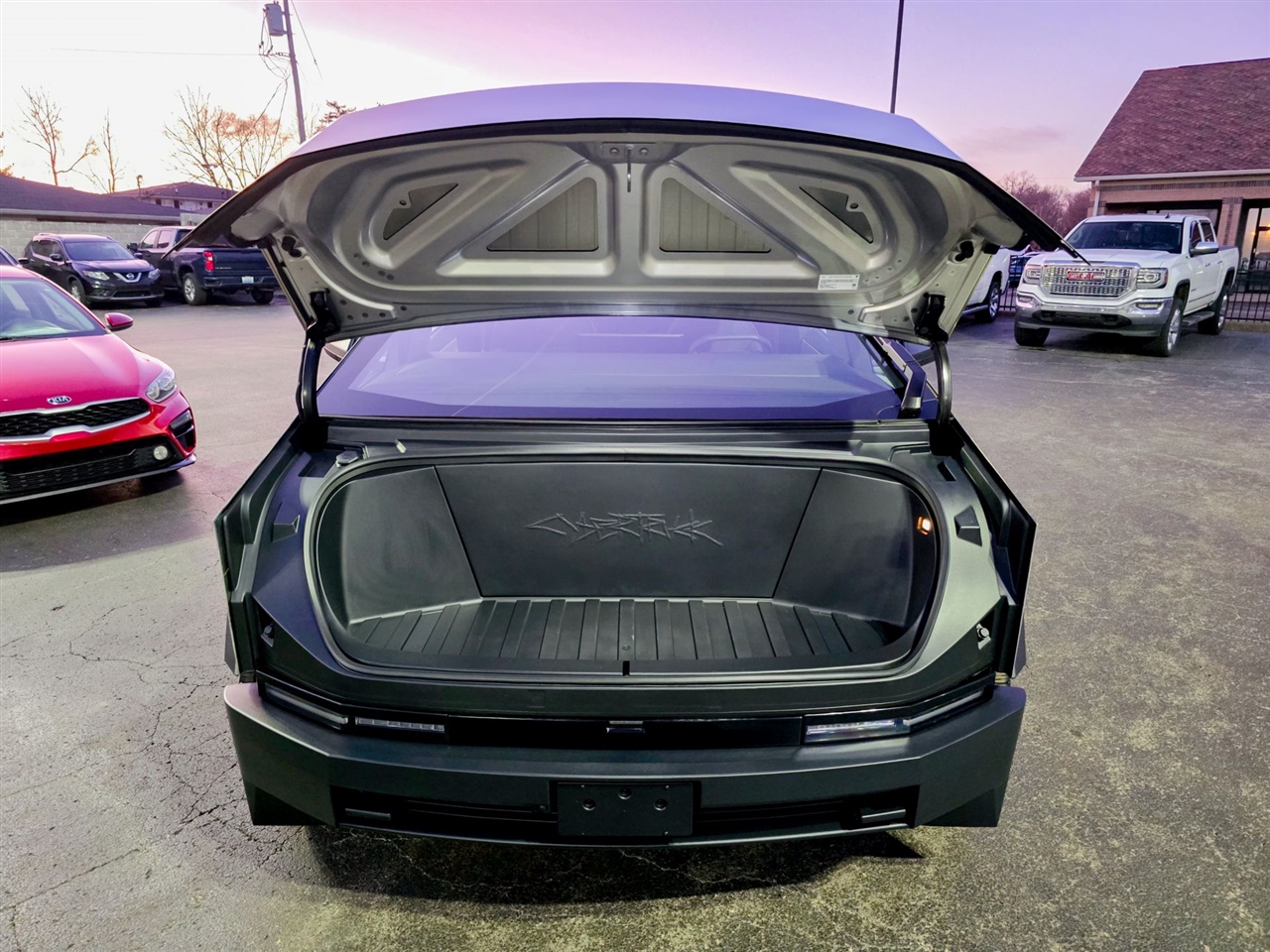 Tesla Cybertruck  2025