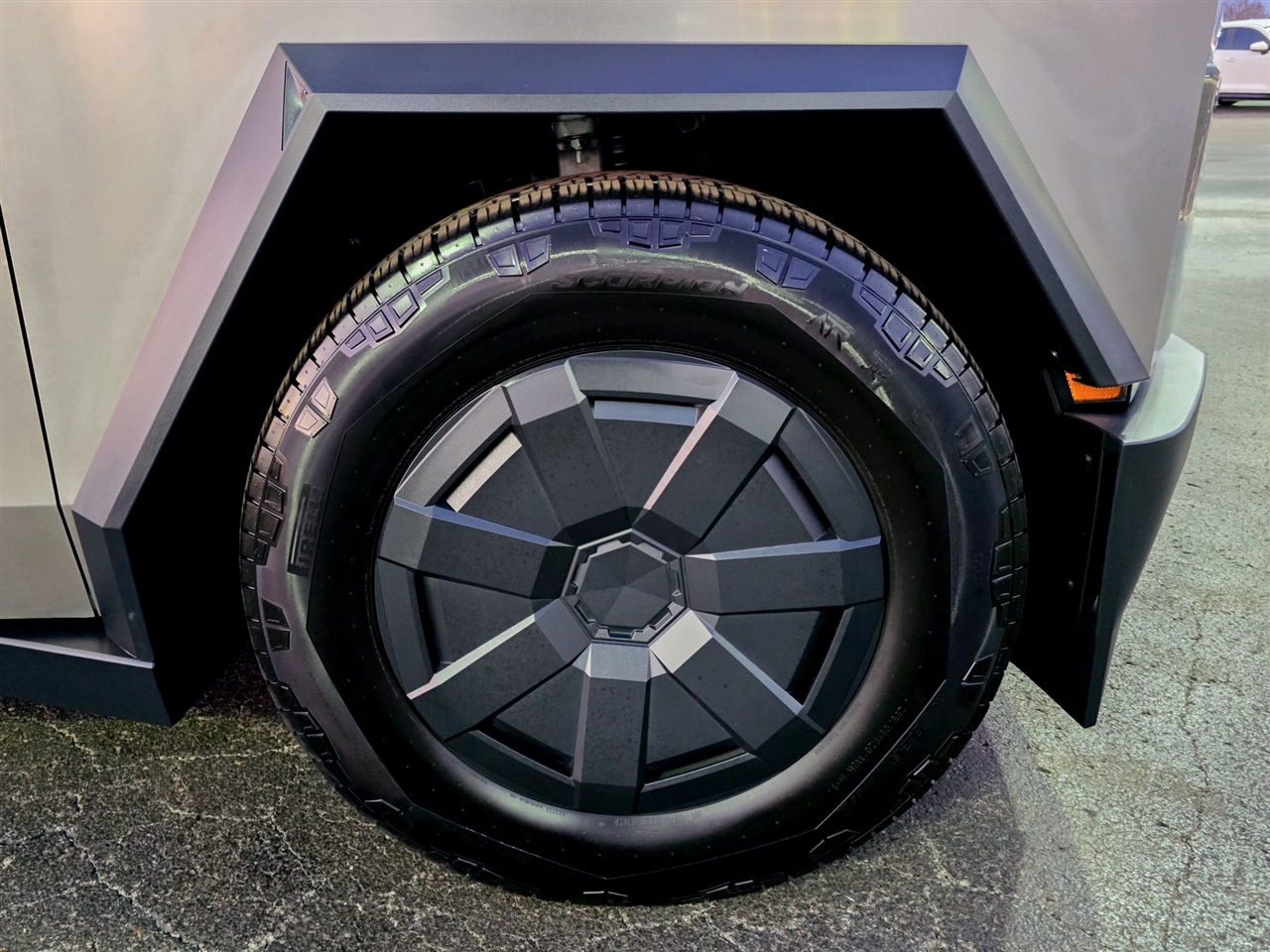 Tesla Cybertruck  2025