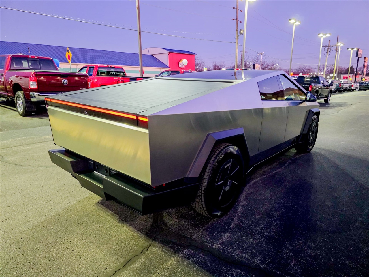 Tesla Cybertruck  2025