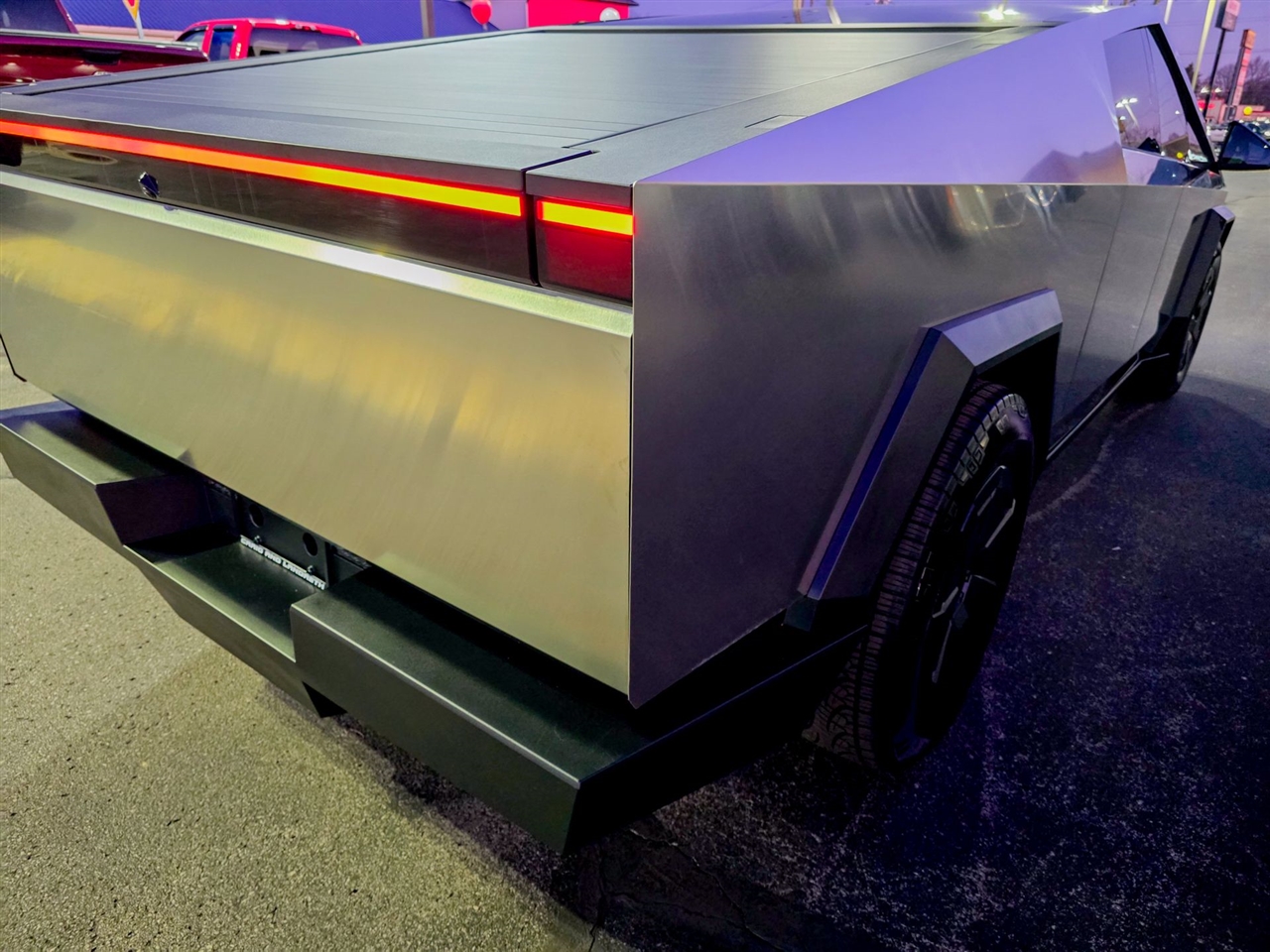 Tesla Cybertruck  2025