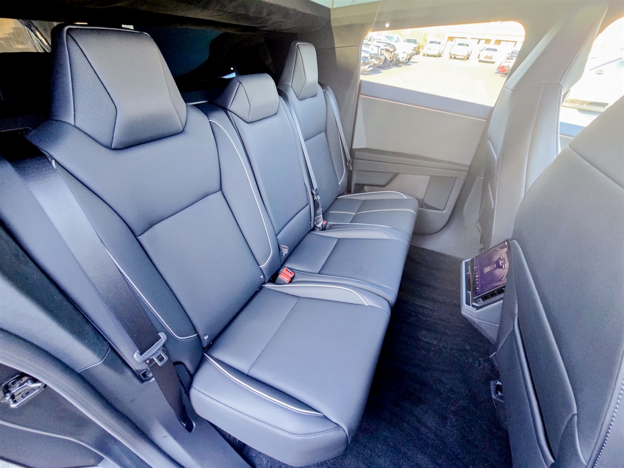 Tesla Cybertruck  2025