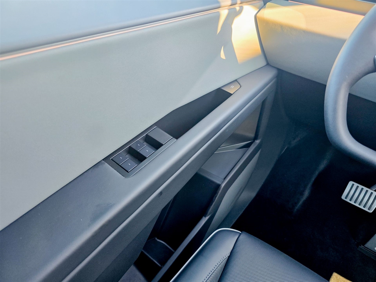 Tesla Cybertruck  2025