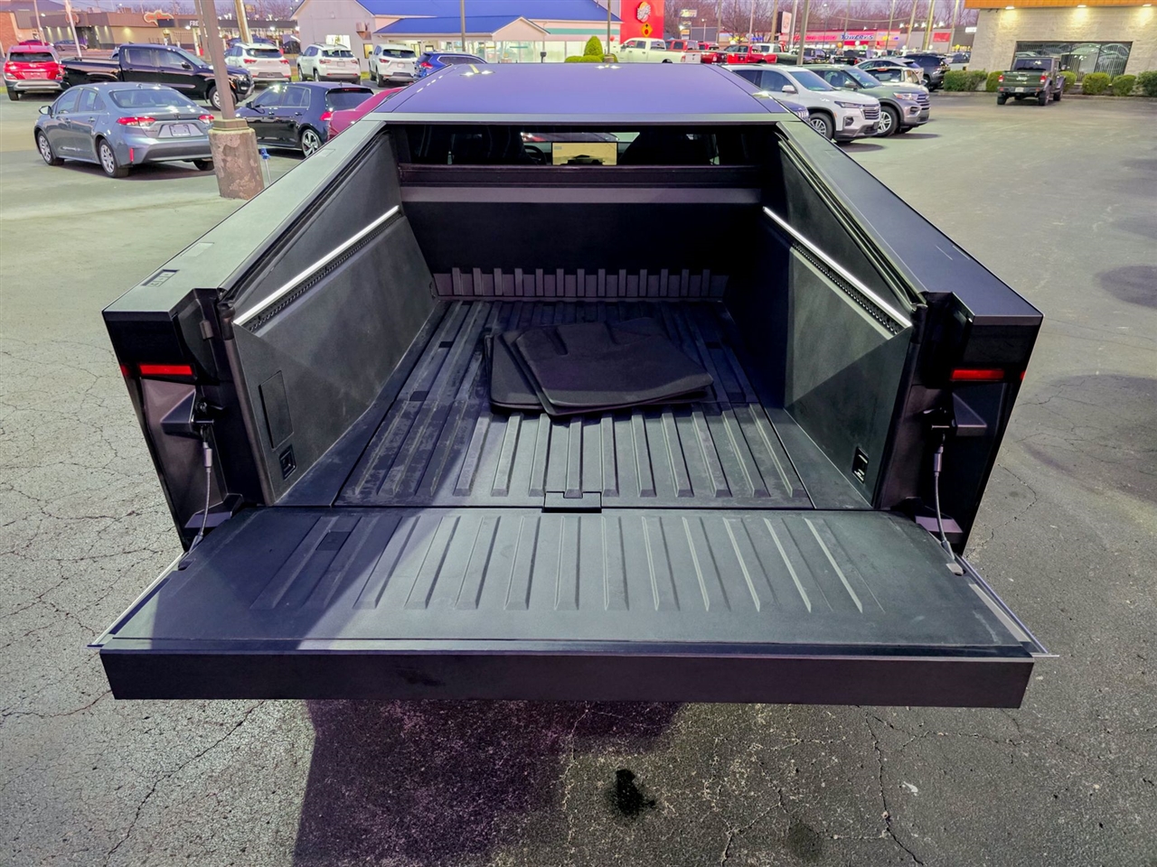 Tesla Cybertruck  2025