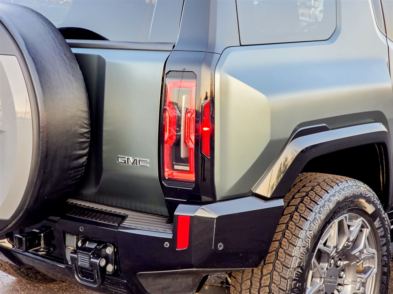 GMC HUMMER EV SUV  2024