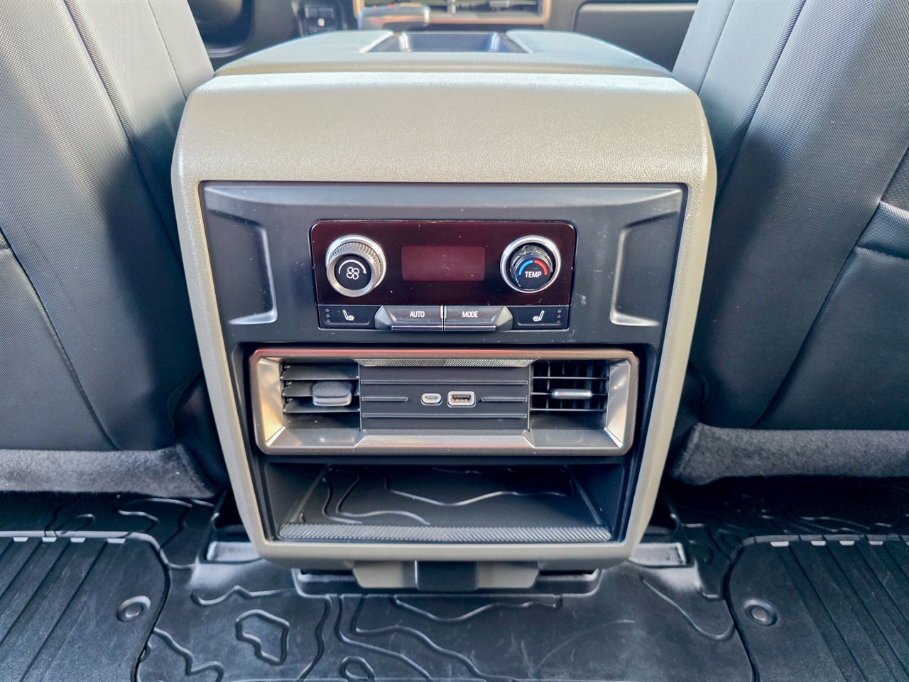 GMC HUMMER EV SUV  2024