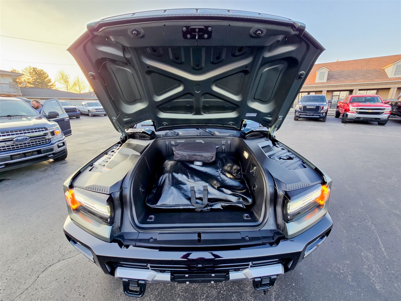 GMC HUMMER EV SUV  2024