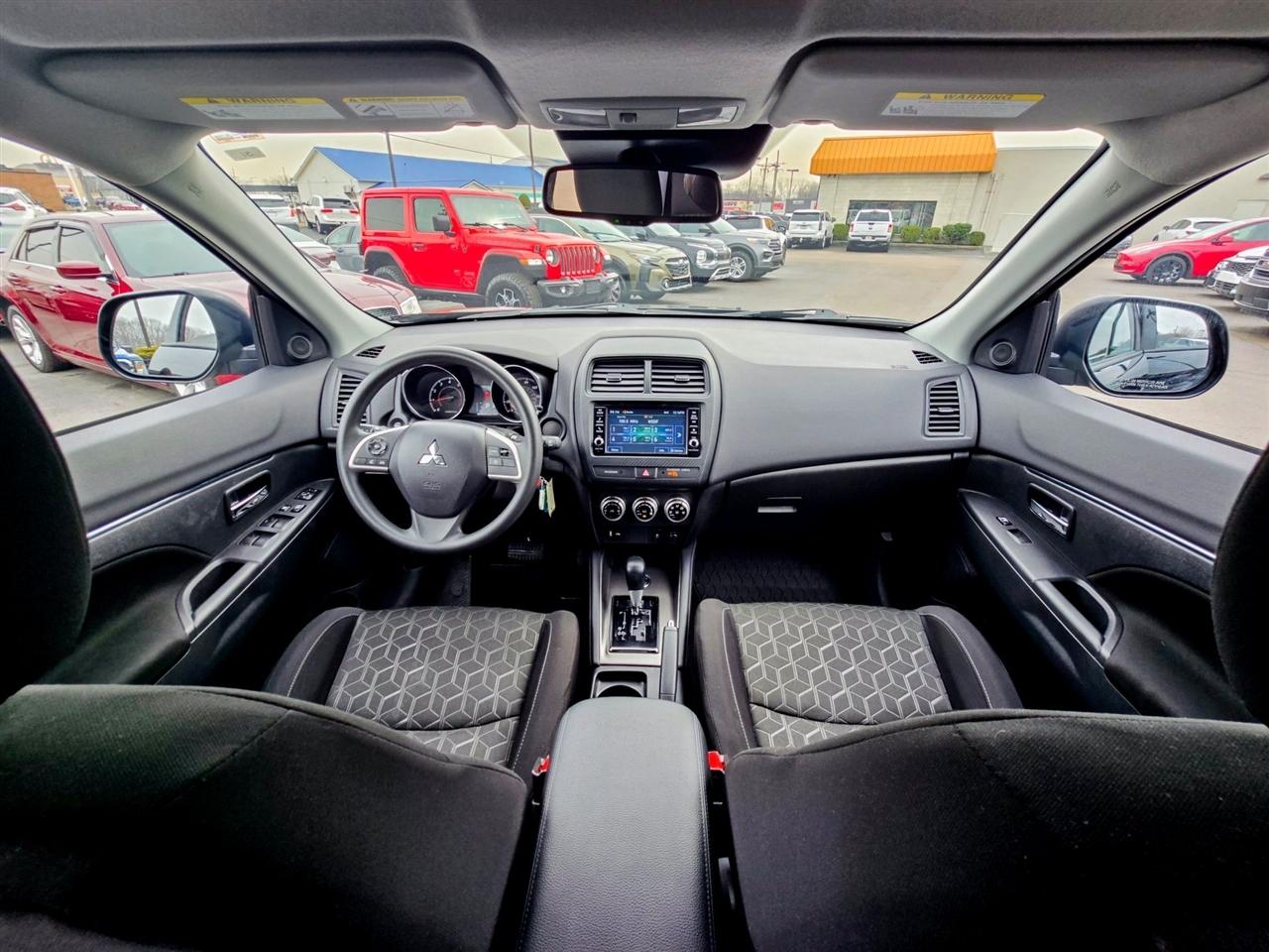 Mitsubishi Outlander Sport  2024