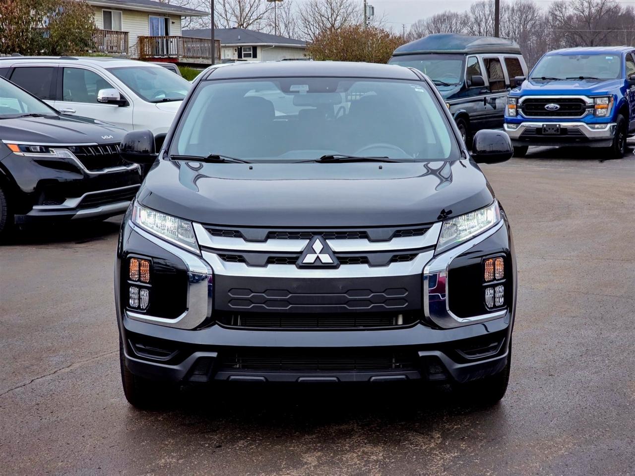 Mitsubishi Outlander Sport  2024