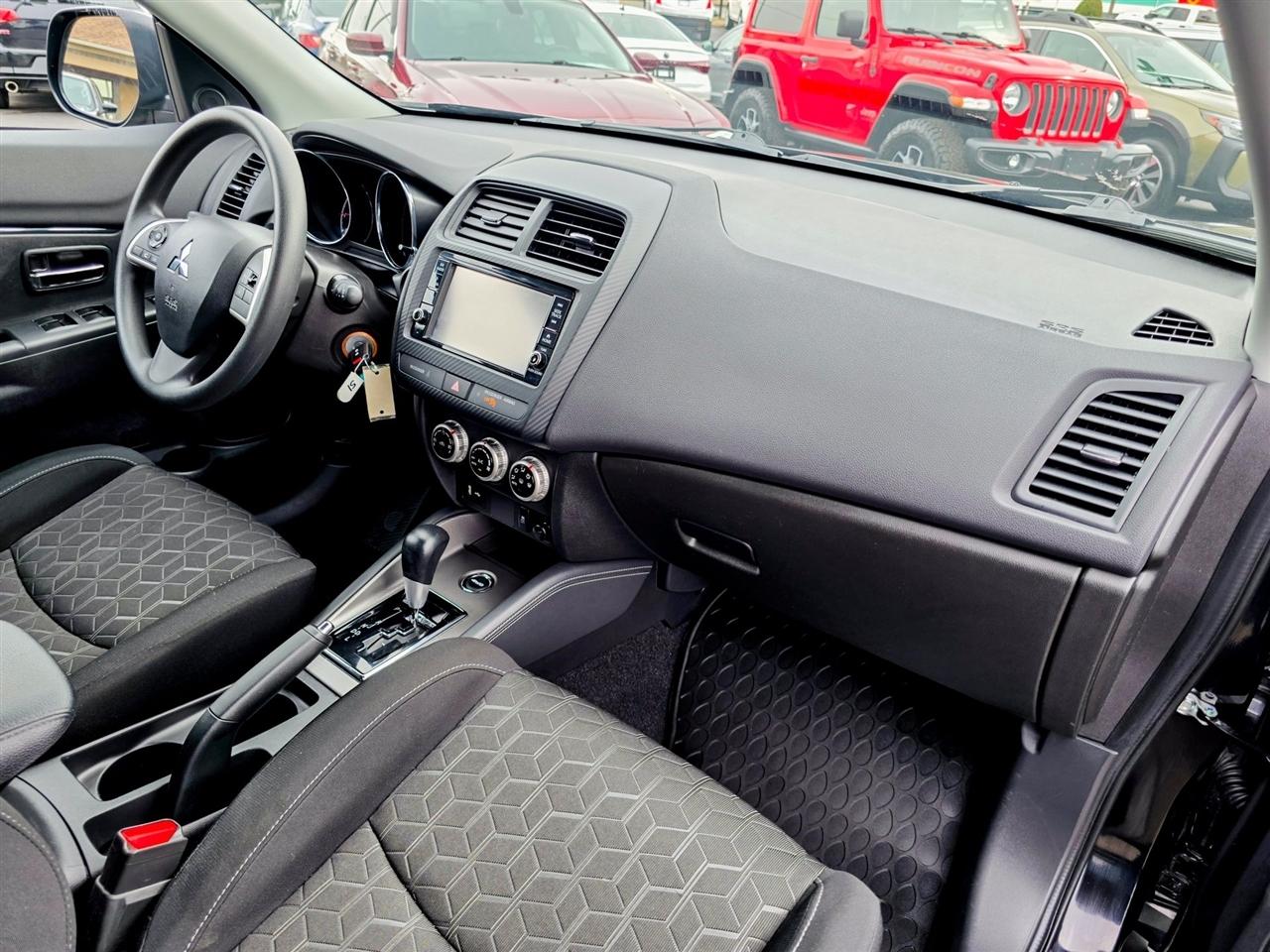 Mitsubishi Outlander Sport  2024