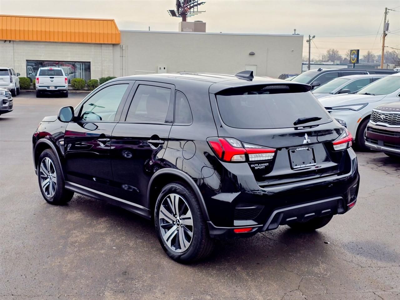 Mitsubishi Outlander Sport  2024