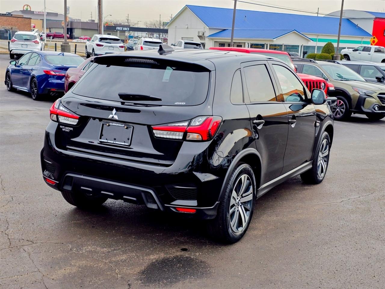 Mitsubishi Outlander Sport  2024