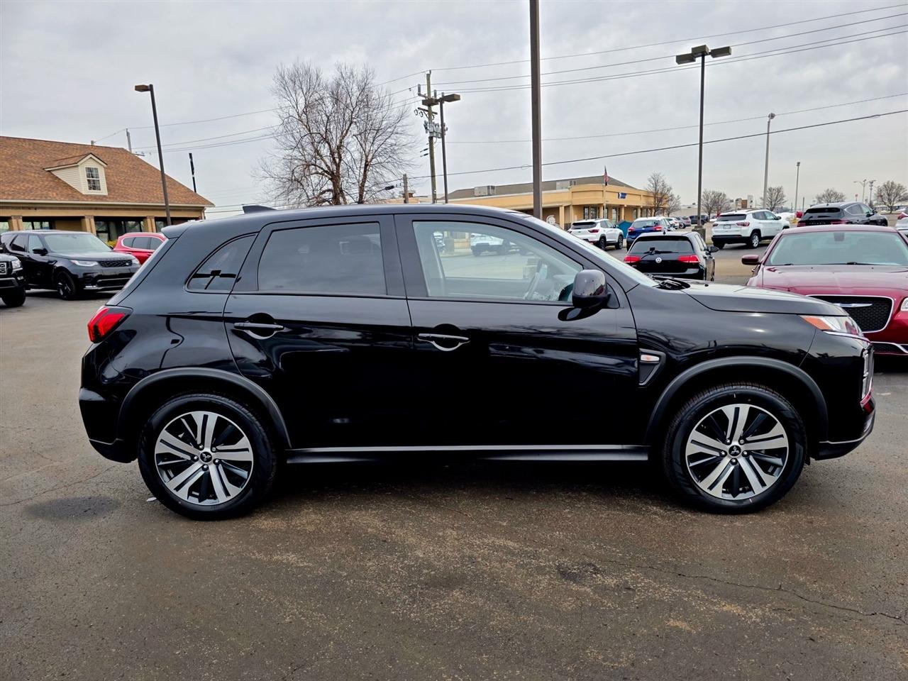 Mitsubishi Outlander Sport  2024