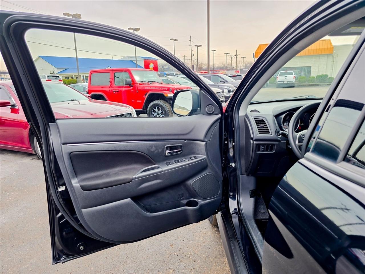 Mitsubishi Outlander Sport  2024