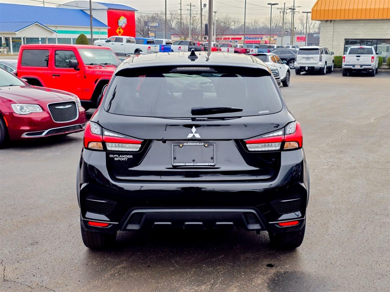 Mitsubishi Outlander Sport  2024