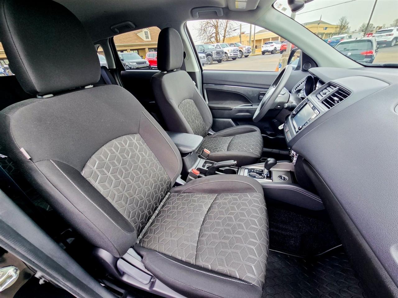 Mitsubishi Outlander Sport  2024