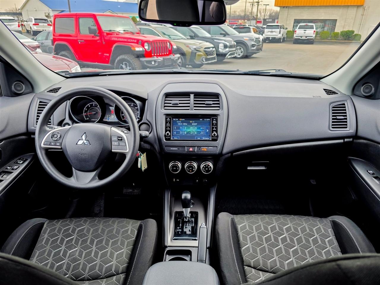 Mitsubishi Outlander Sport  2024