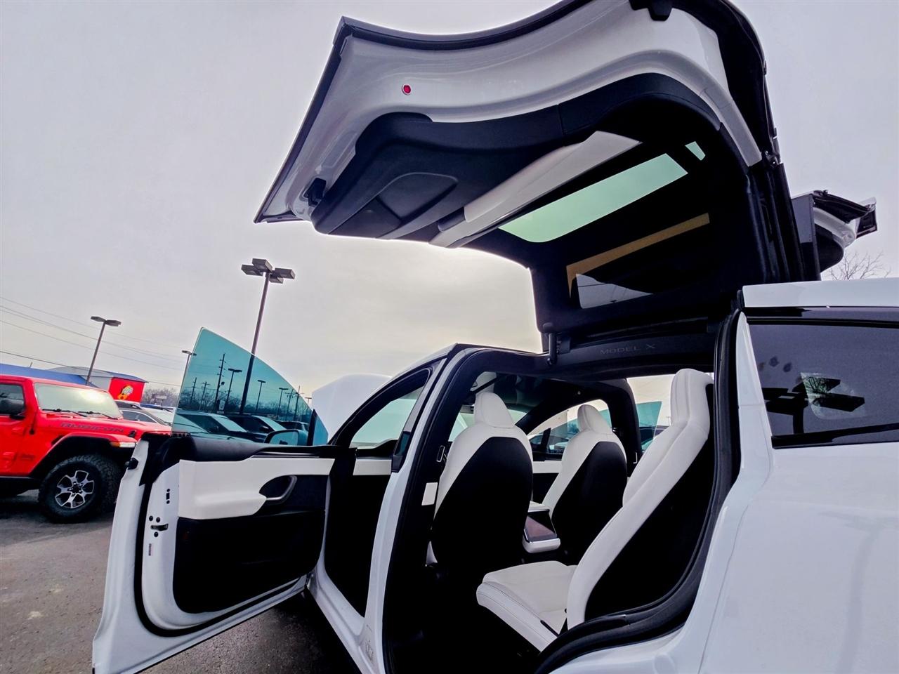 Tesla Model X  2022