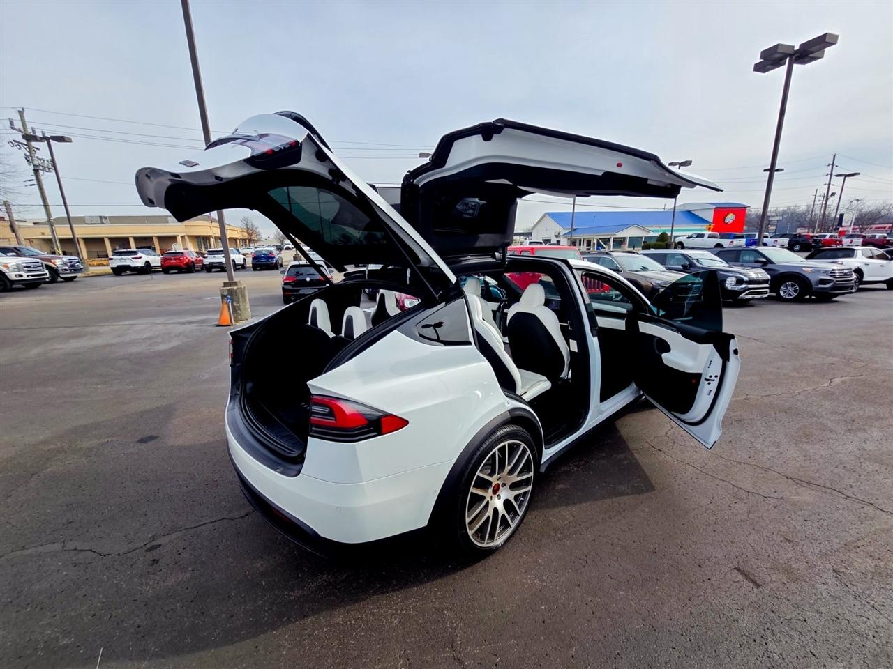 Tesla Model X  2022