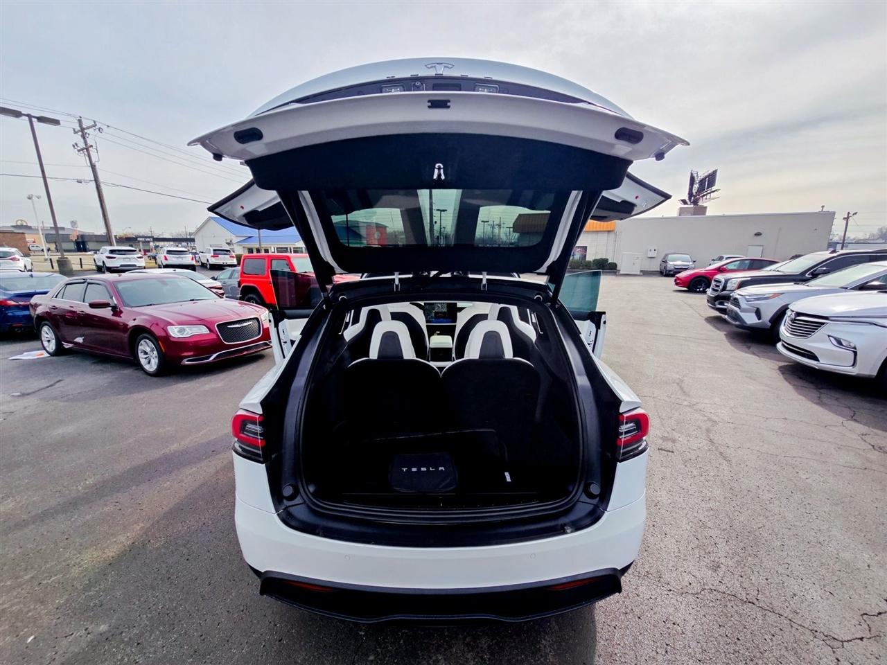 Tesla Model X  2022