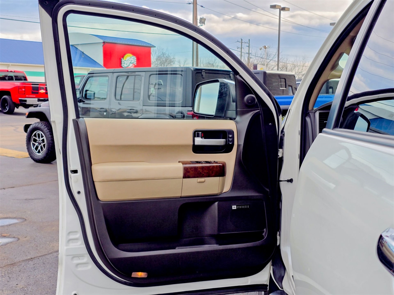 Toyota Sequoia  2010