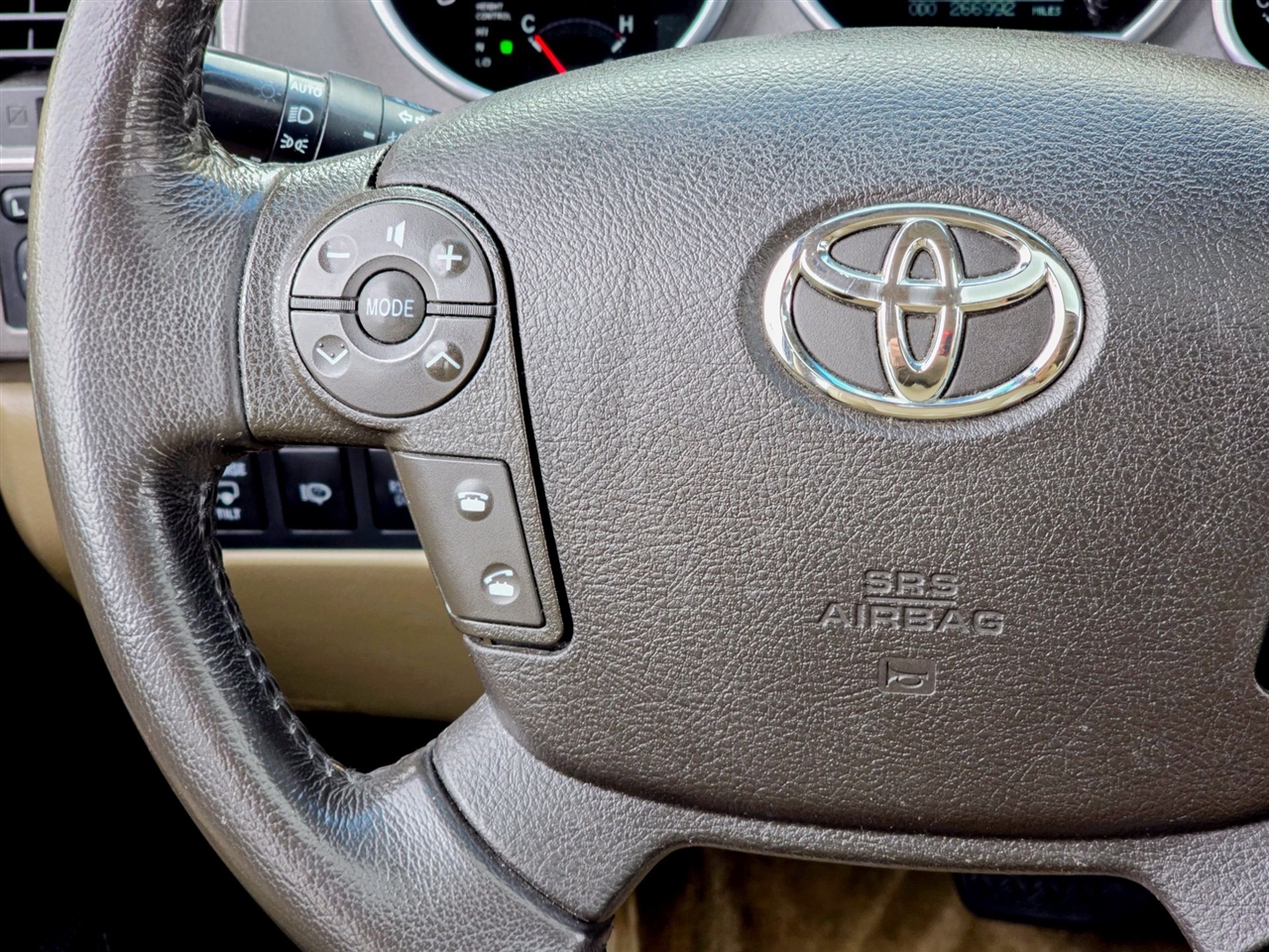 Toyota Sequoia  2010