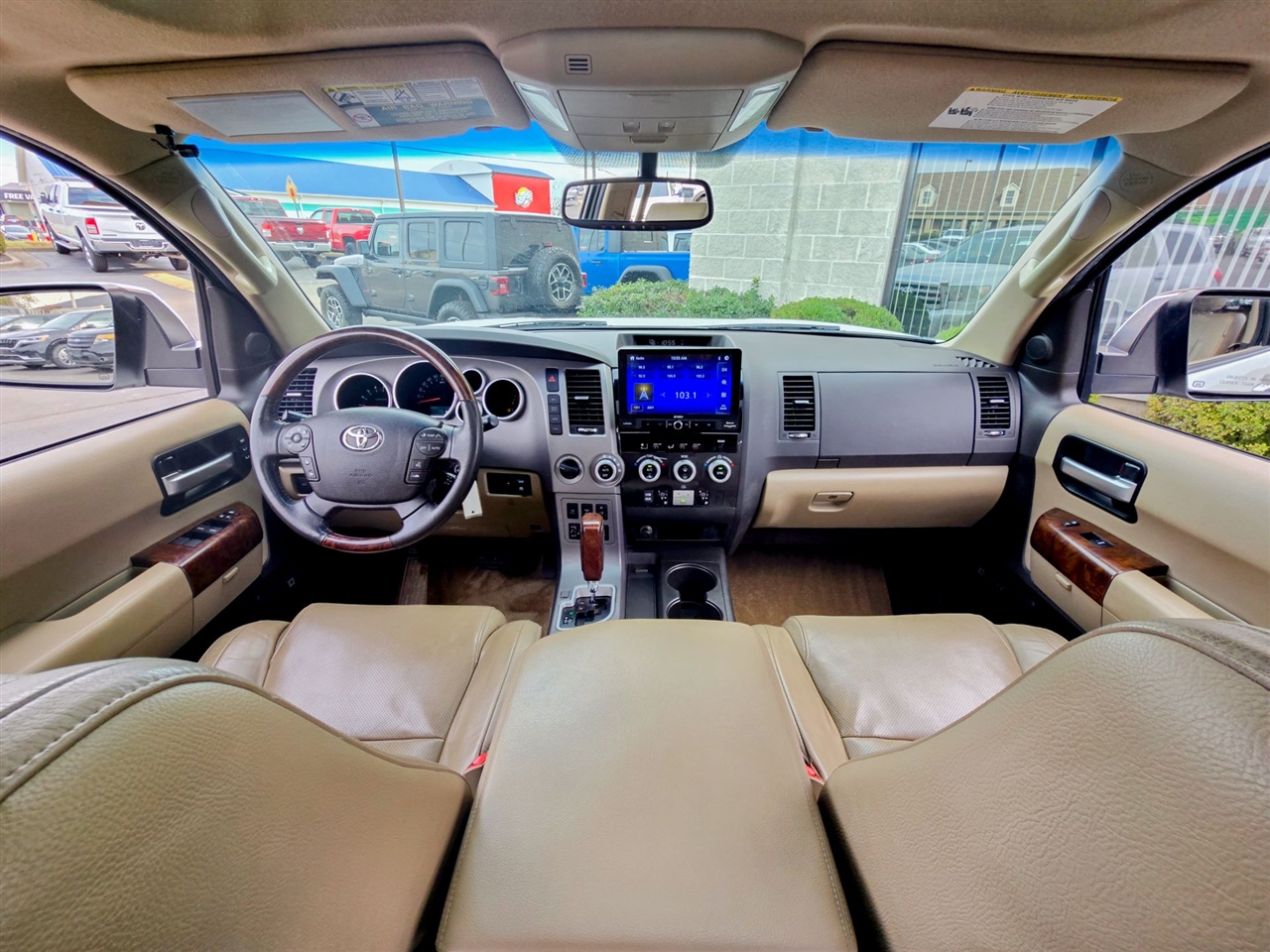 Toyota Sequoia  2010