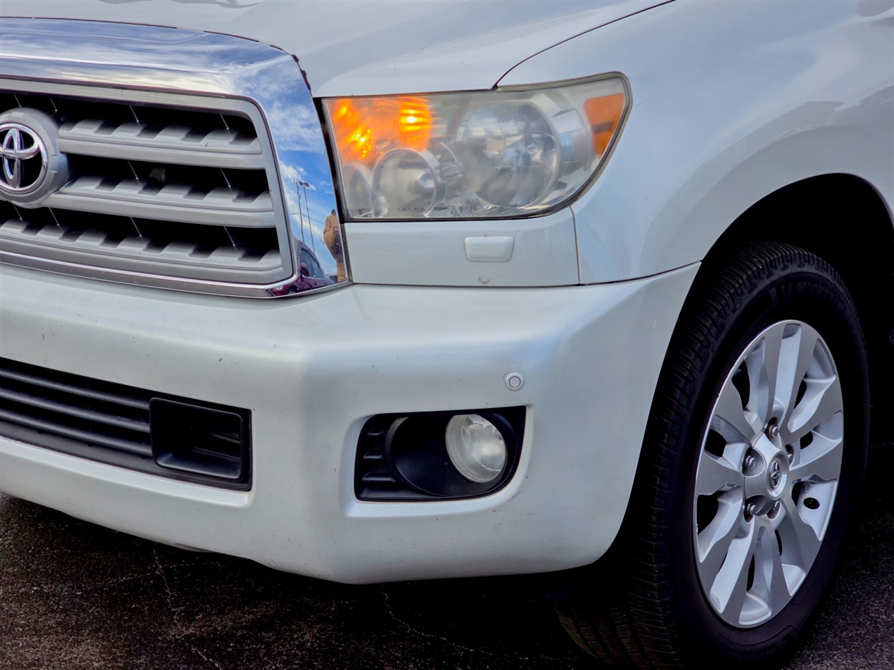 Toyota Sequoia  2010