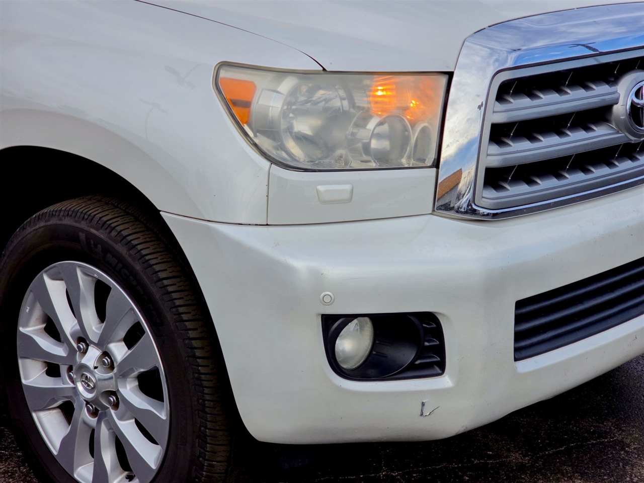 Toyota Sequoia  2010