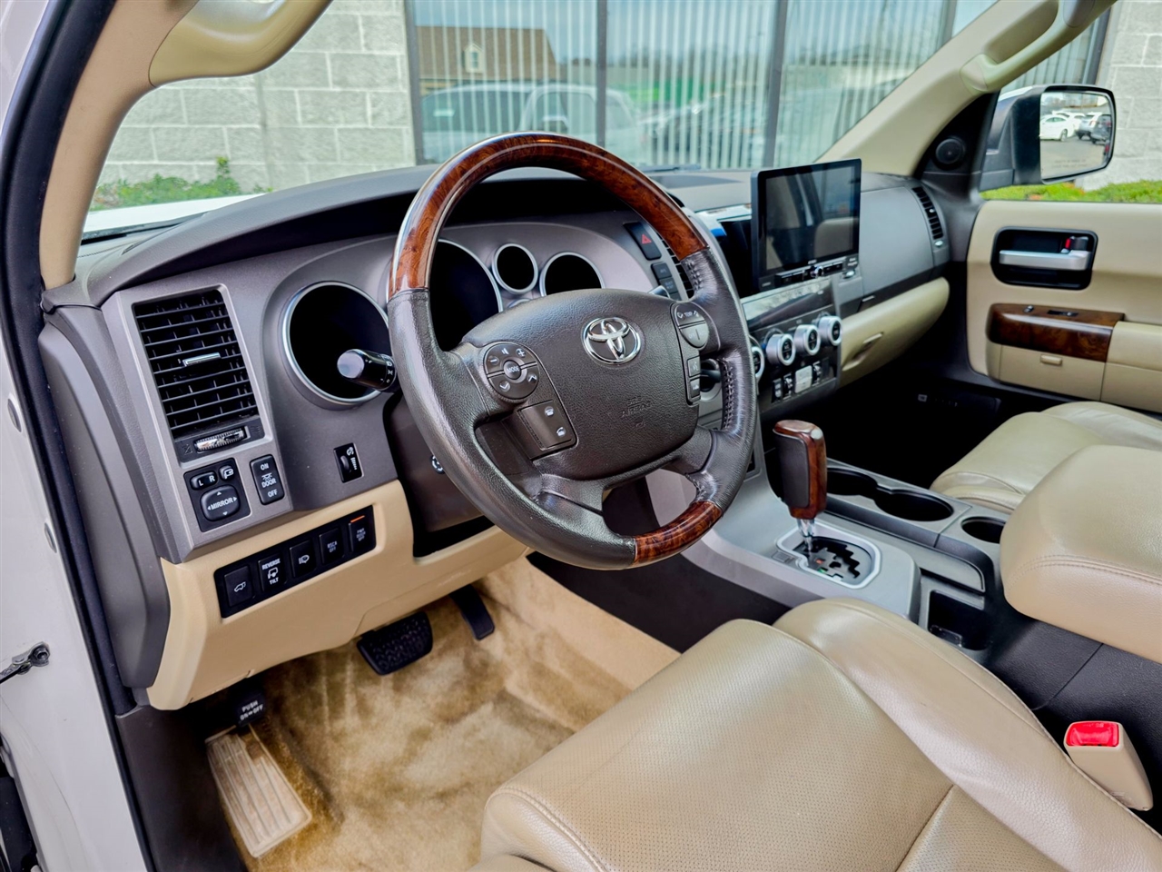 Toyota Sequoia  2010