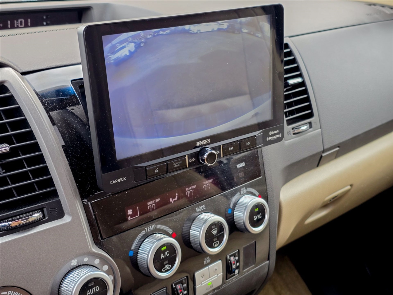 Toyota Sequoia  2010