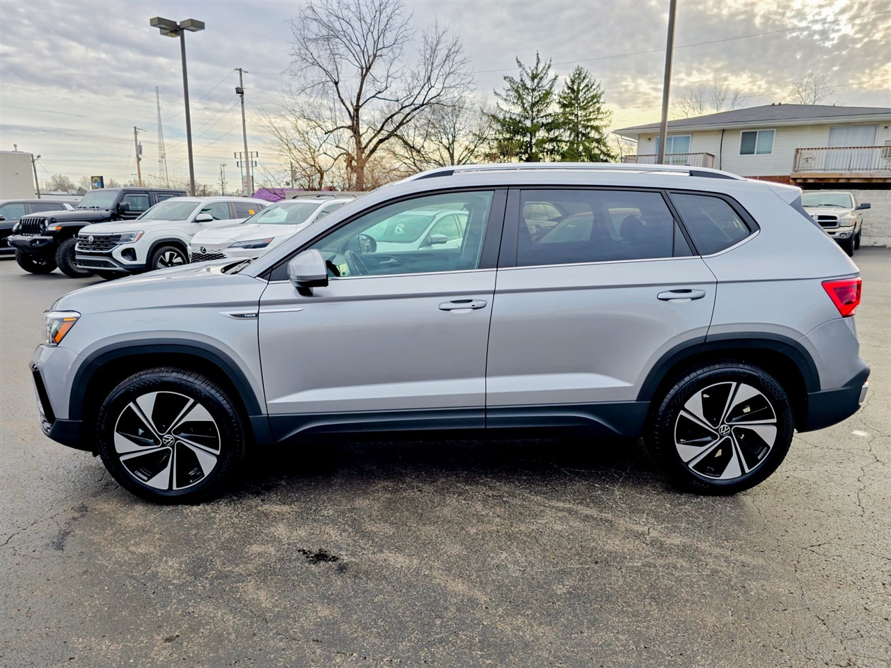 Volkswagen Taos  2024