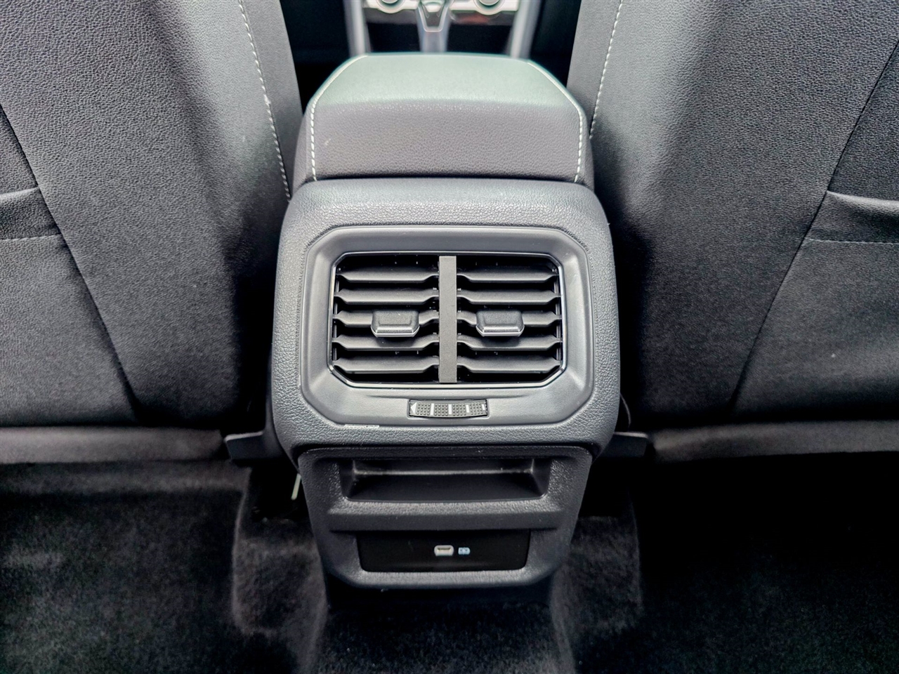 Volkswagen Taos  2024