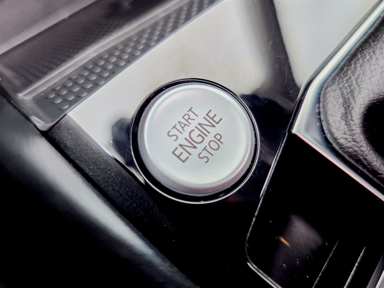 Volkswagen Taos  2024