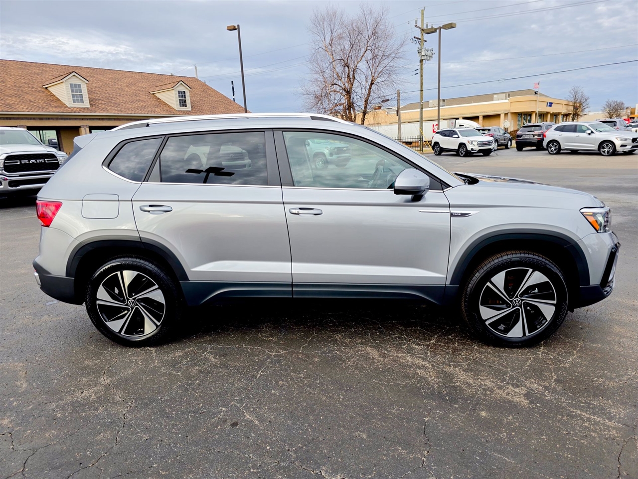 Volkswagen Taos  2024