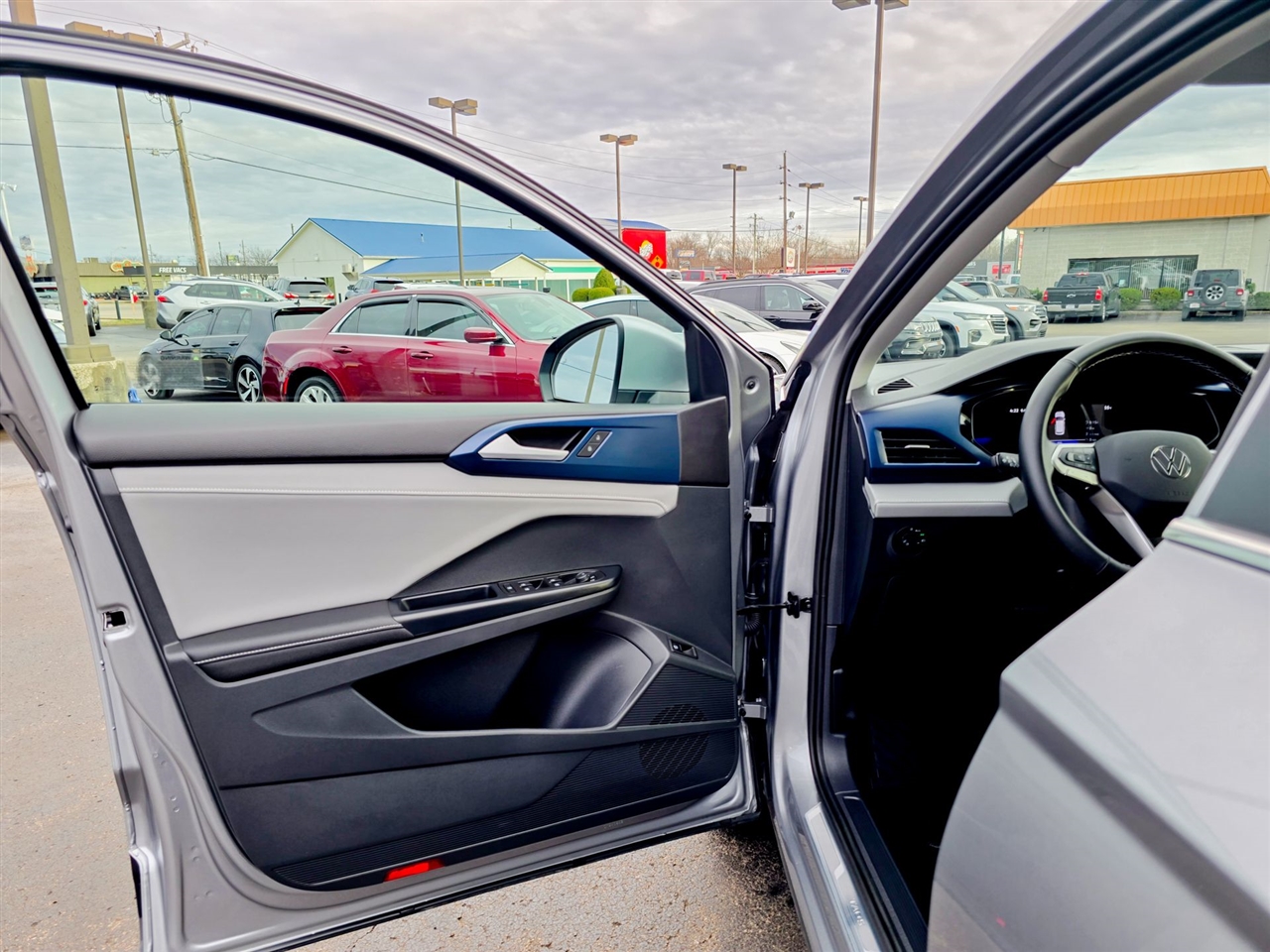 Volkswagen Taos  2024