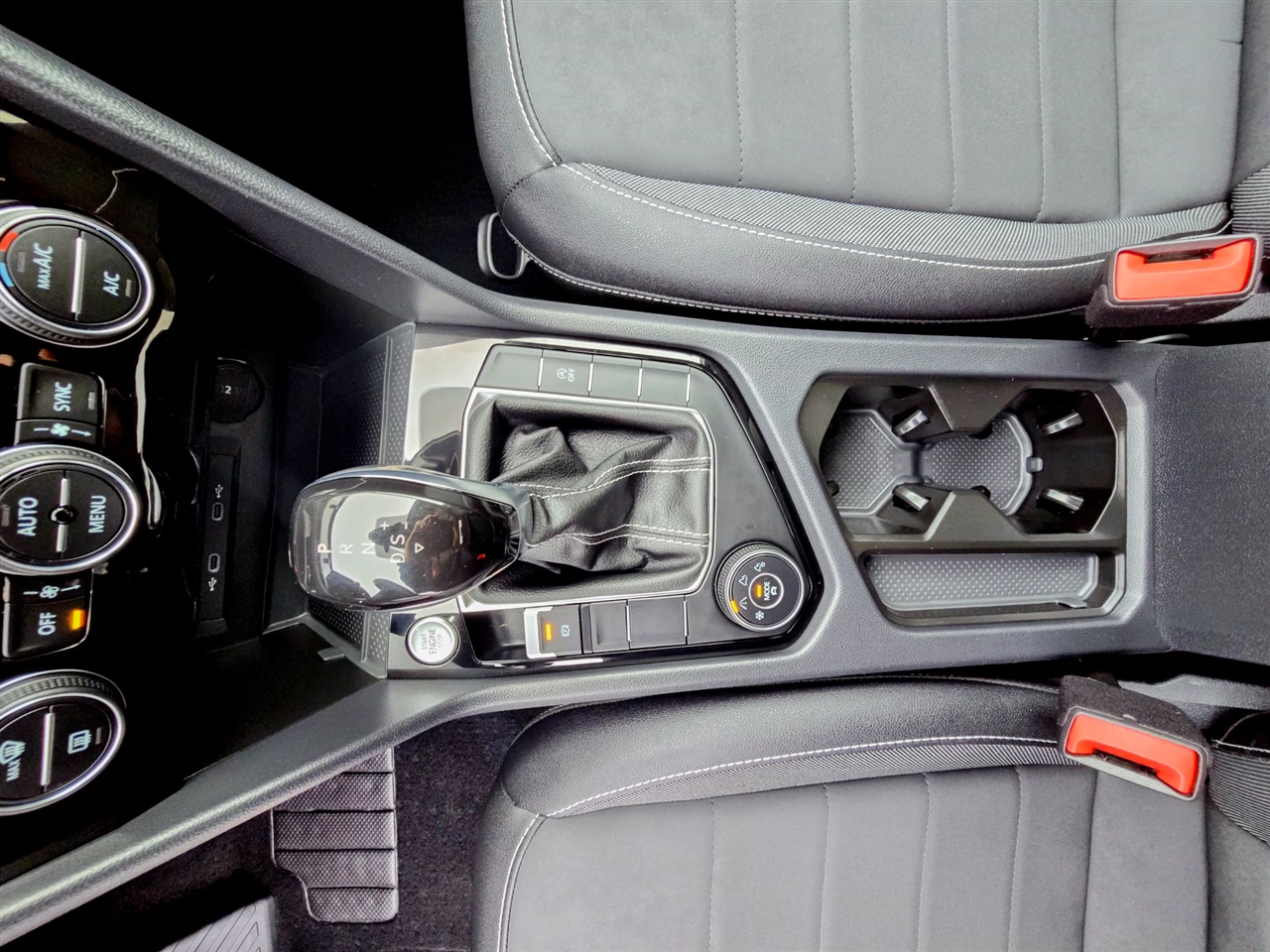 Volkswagen Taos  2024