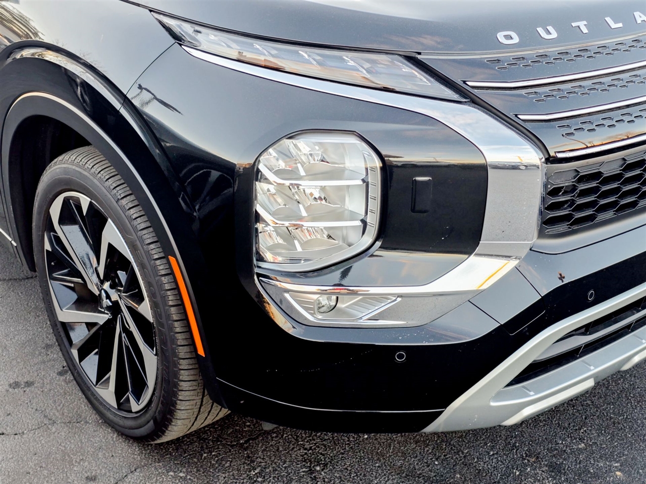 Mitsubishi Outlander Plug-In Hybrid  2024