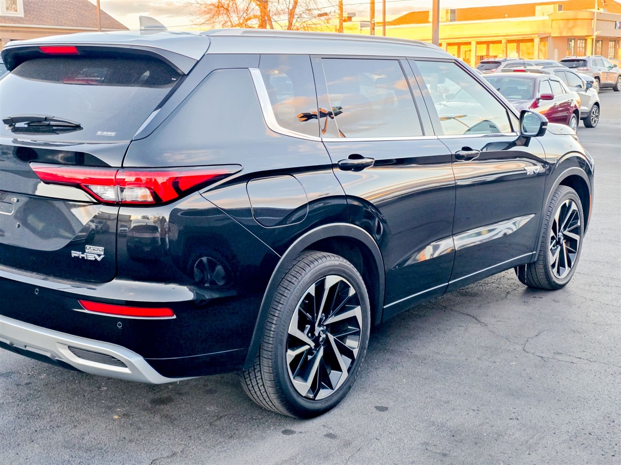 Mitsubishi Outlander Plug-In Hybrid  2024