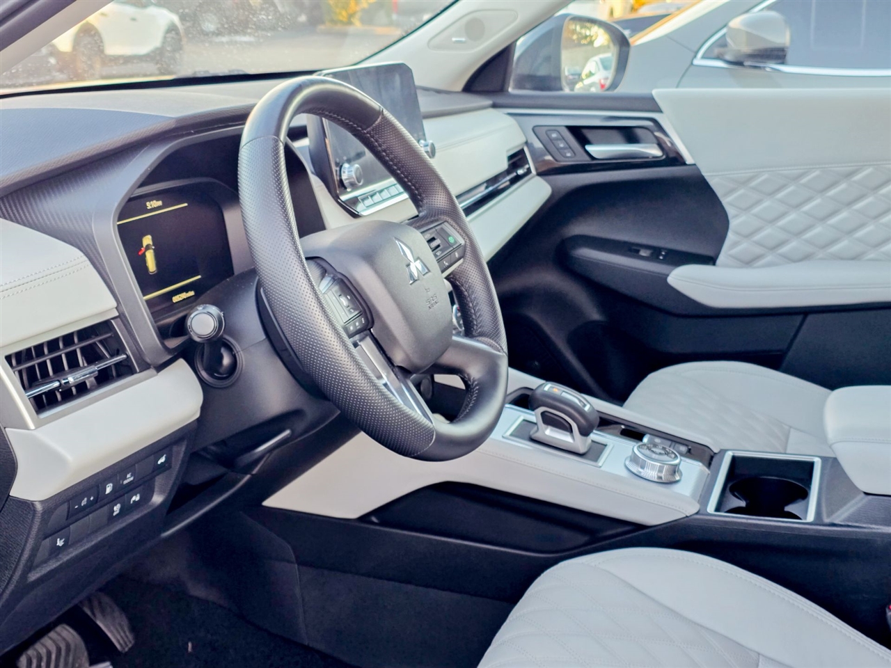 Mitsubishi Outlander Plug-In Hybrid  2024