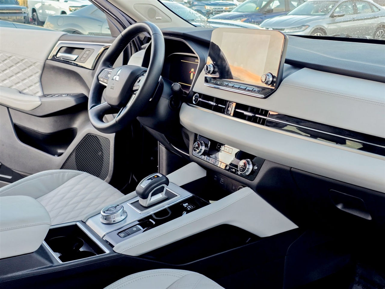 Mitsubishi Outlander Plug-In Hybrid  2024