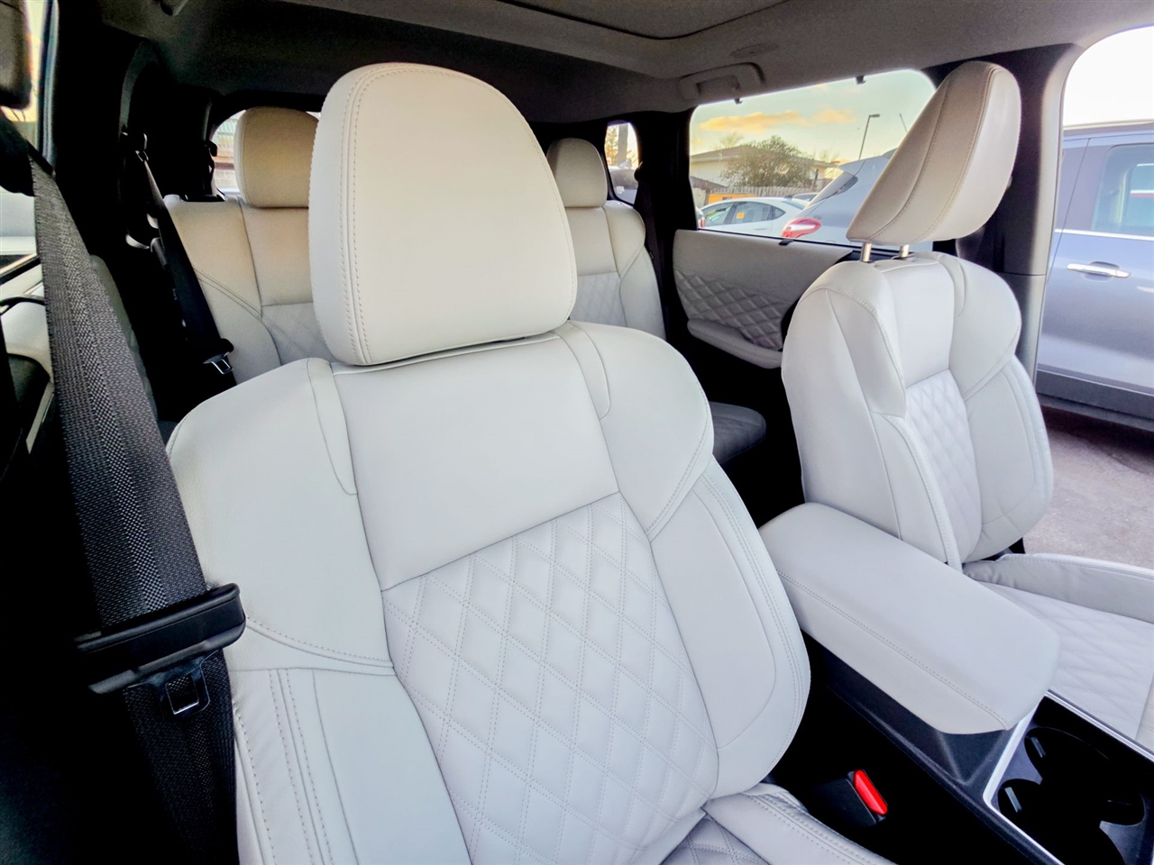 Mitsubishi Outlander Plug-In Hybrid  2024