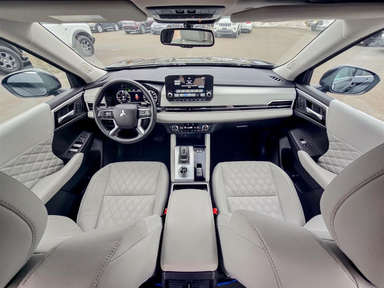 Mitsubishi Outlander Plug-In Hybrid  2024