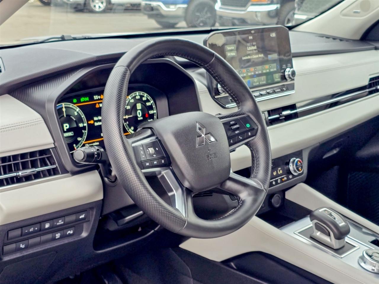 Mitsubishi Outlander Plug-In Hybrid  2024